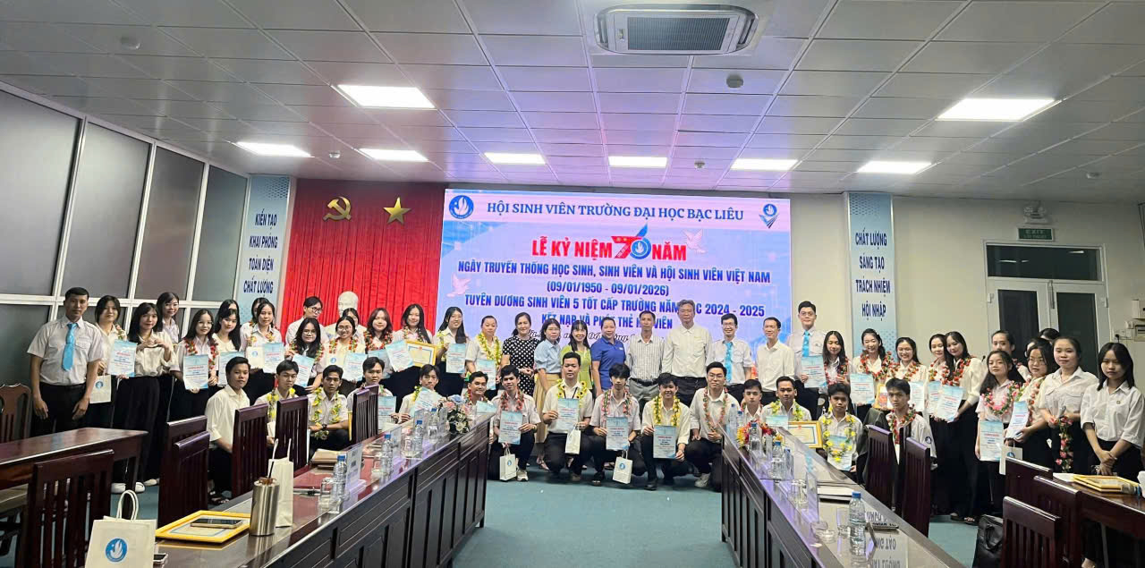 SINH VIÊN KHOA NÔNG NGHIỆP VÀ THỦY SẢN NHẬN TUYÊN DƯƠNG “SINH VIÊN 5 TỐT” NĂM HỌC 2024 - 2025 TỪ HỘI SINH VIÊN TRƯỜNG ĐẠI HỌC BẠC LIÊU